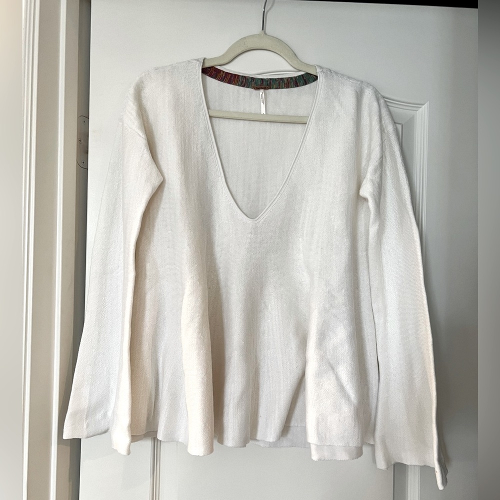 Flared white V-neck sweater, size small